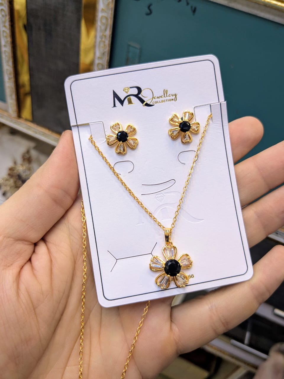 Elegant Flower Jewellery Set